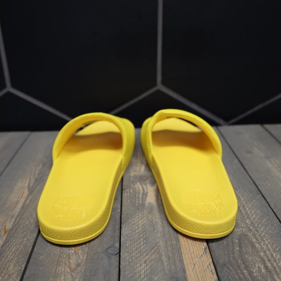 New! Chinatown Market Smiley Face Yellow Slides Sandals Summer Hypebeast - Picture 4 of 6